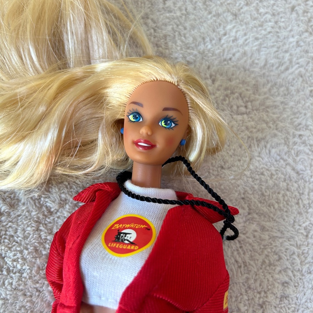 Vintage 1994 Mattel Baywatch Barbie Doll Lifeguard Red Jacket Whistle 13199 - Picture 7 of 8